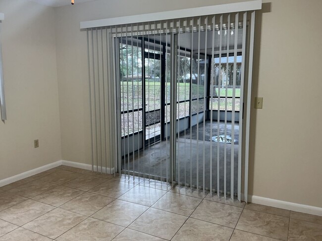 Building Photo - Winter Haven 3BR Home with Fenced Yard & Bonus Room