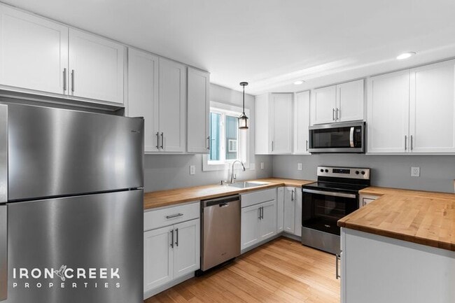 Building Photo - 52 W Cascade St