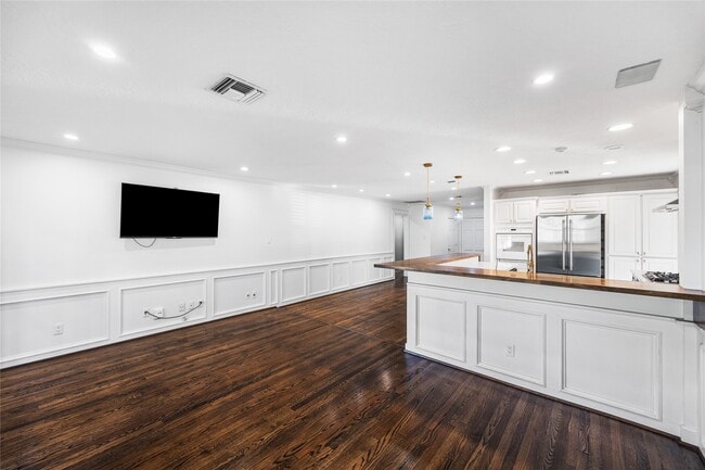 Building Photo - 1422 Gardenia Dr