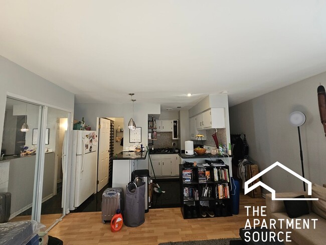 Building Photo - 744 W Gordon Terrace