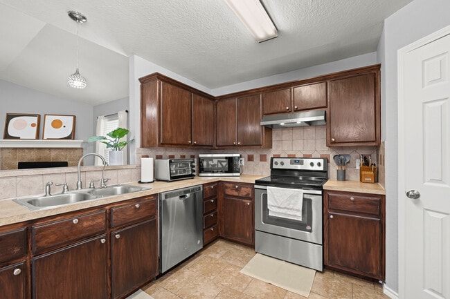 Building Photo - Cline