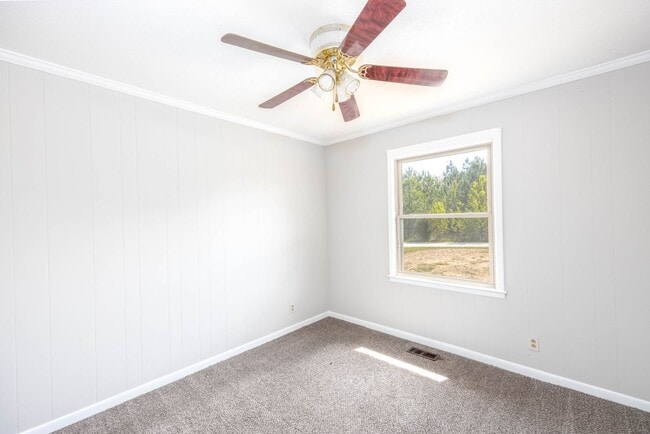 Building Photo - Move in Ready!!3 Bedroom 2 Bath Home in Lee County--Move in Special!!