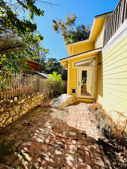Backyard Patio - 618 Woodland Dr