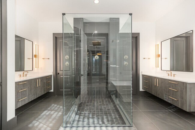 Building Photo - Stunning 5-Bedroom, 5-Bathroom Home with Chef's Kitchen and Luxurious Features