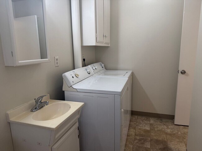 Building Photo - 2868003/60