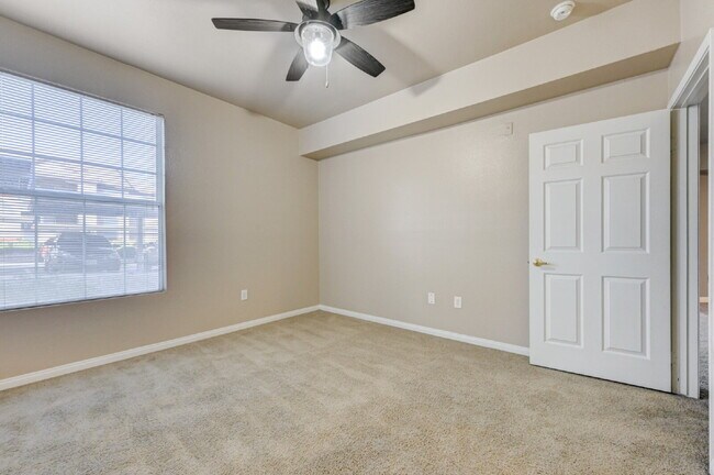 Building Photo - Ground Floor 2BD/2BA Condo in Gated Henderson Community – Resort-Style Amenities!