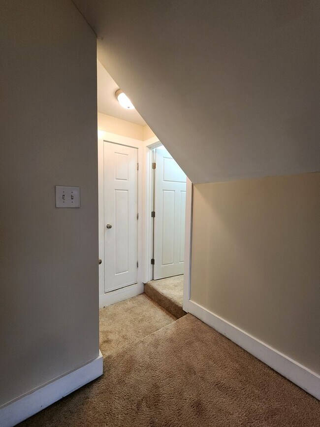 Building Photo - 3 Bedroom home with an upstair bonus room ...