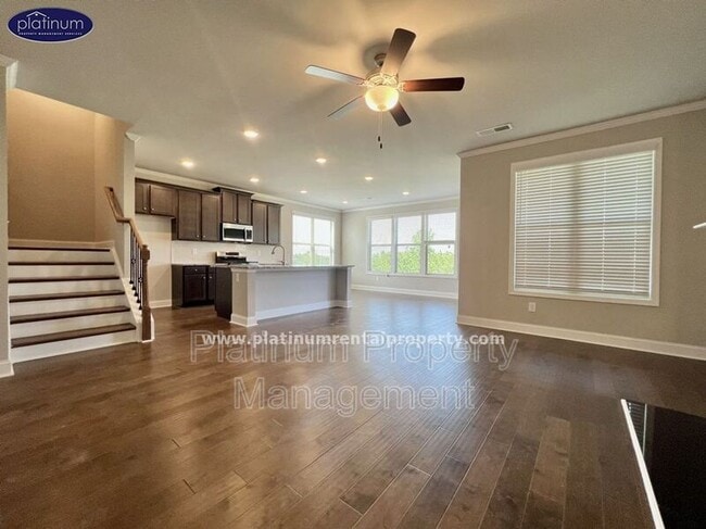 Building Photo - 2360 Manor Pointe Dr