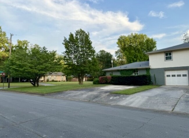 Building Photo - 377 College Park Ct NW