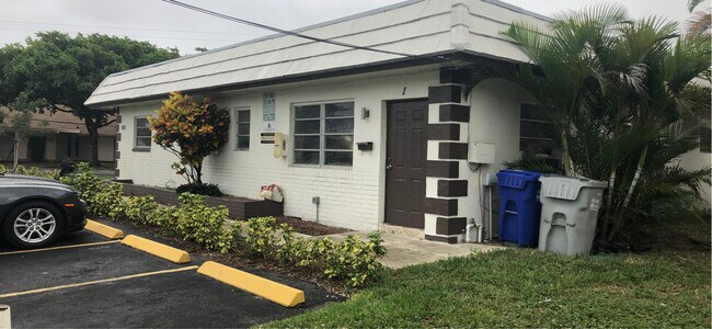 Building Photo - 921 SW 10th Dr