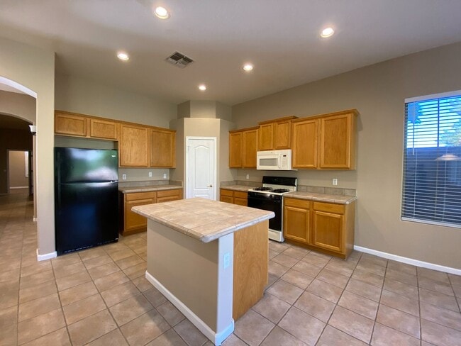 Building Photo - COMING SOON IN HIGLEY GROVES!!!!