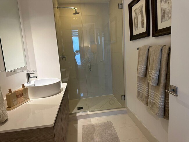 Building Photo - 121 NE 34th St