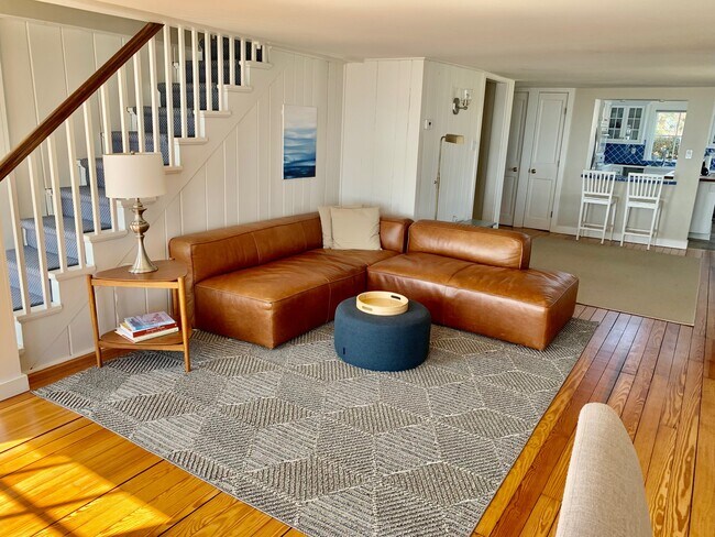 Building Photo - 43 Soundview Ave