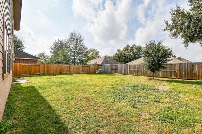 Building Photo - 2707 Silk Tree Ln