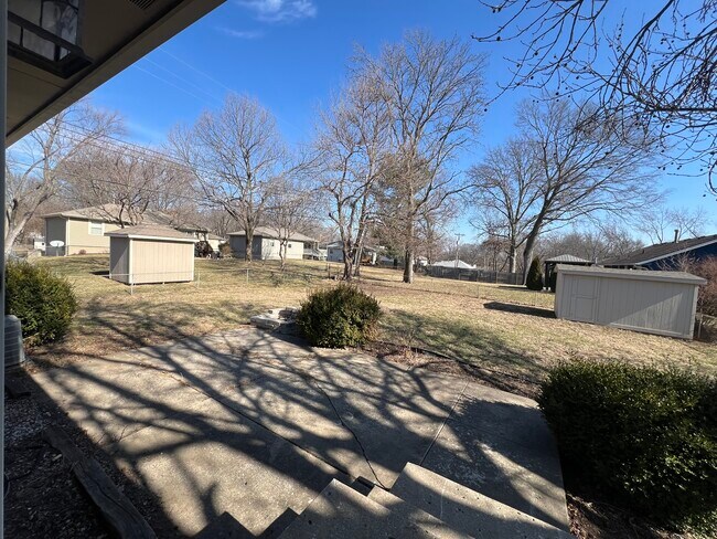 Building Photo - 1800 SE Abbey St