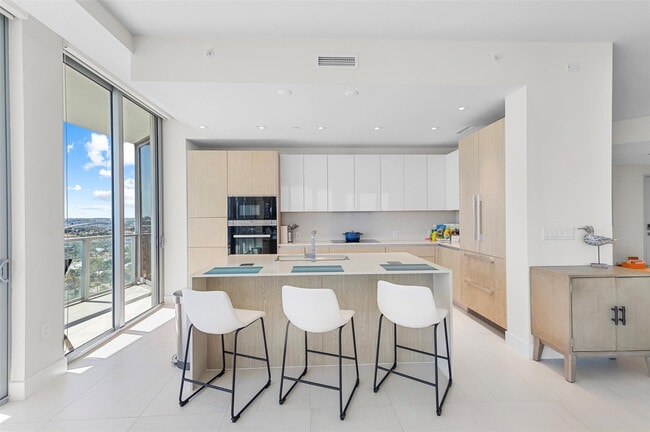 Building Photo - 3100 N Ocean Dr