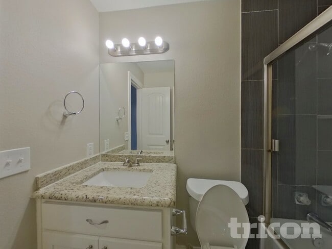 Building Photo - 523 Red Coat Ln