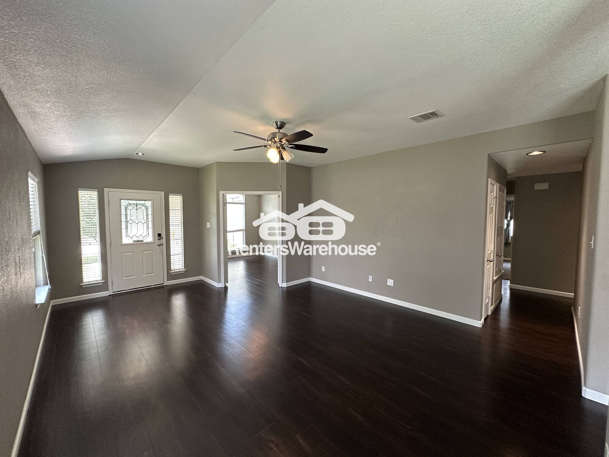 Building Photo - 903 Flanagan Dr