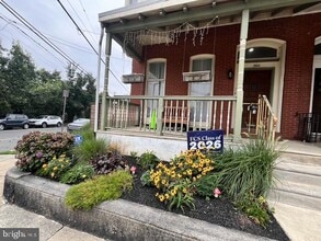 Building Photo - 3100 Mt Vernon St