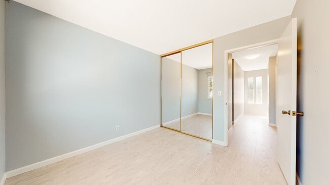 Building Photo - Sunnyvale Townhome, 3 beds 1.5 baths, Nice...