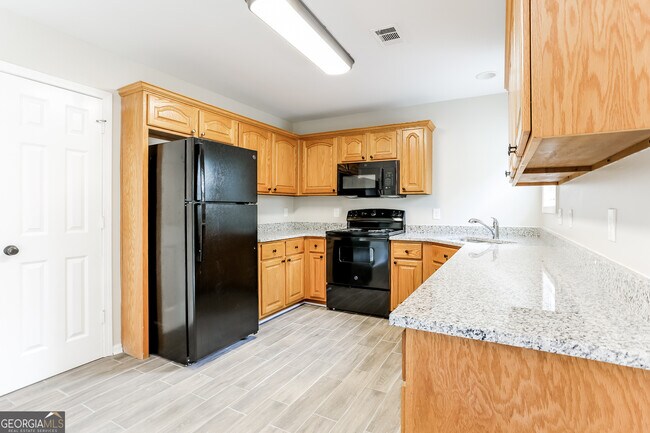 Building Photo - 147 Portland Rd