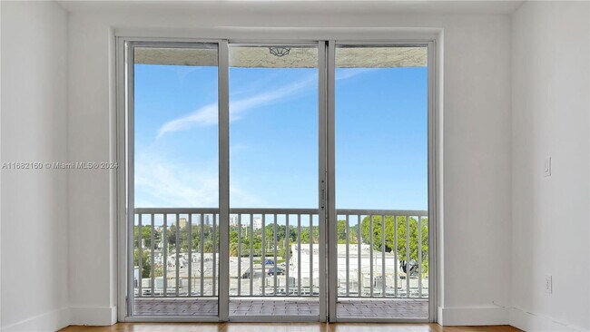 Building Photo - 3661 SW 9th Terrace