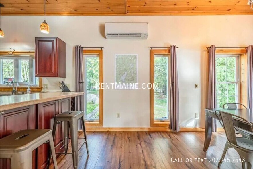 Building Photo - 10 Sand Beach Ln