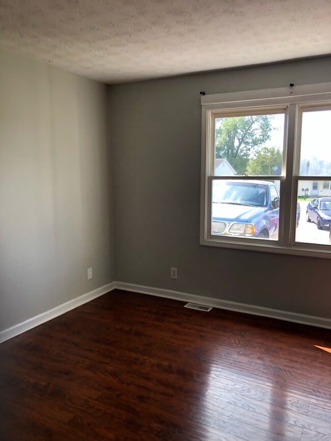 Building Photo - 1050 Scarlett Ln