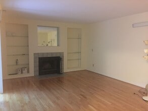 Building Photo - Modern 3BR Condo in Finley Forest – Prime Chapel Hill Location near UNC & RTP