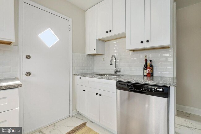 Building Photo - 5BR Home Near Takoma with Parking & Finished Lower Level