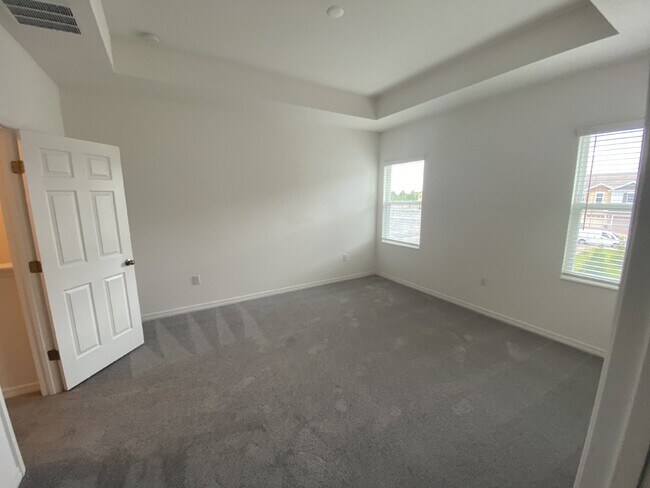 Building Photo - Charming 3 Bed, 2.5 Bath Rental in Lithia,...