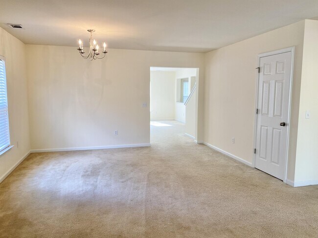 Building Photo - 19 Saluda Way