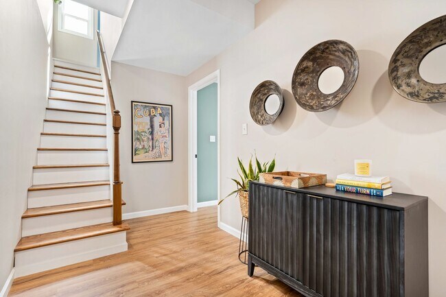 Building Photo - Beautiful 4 bedroom