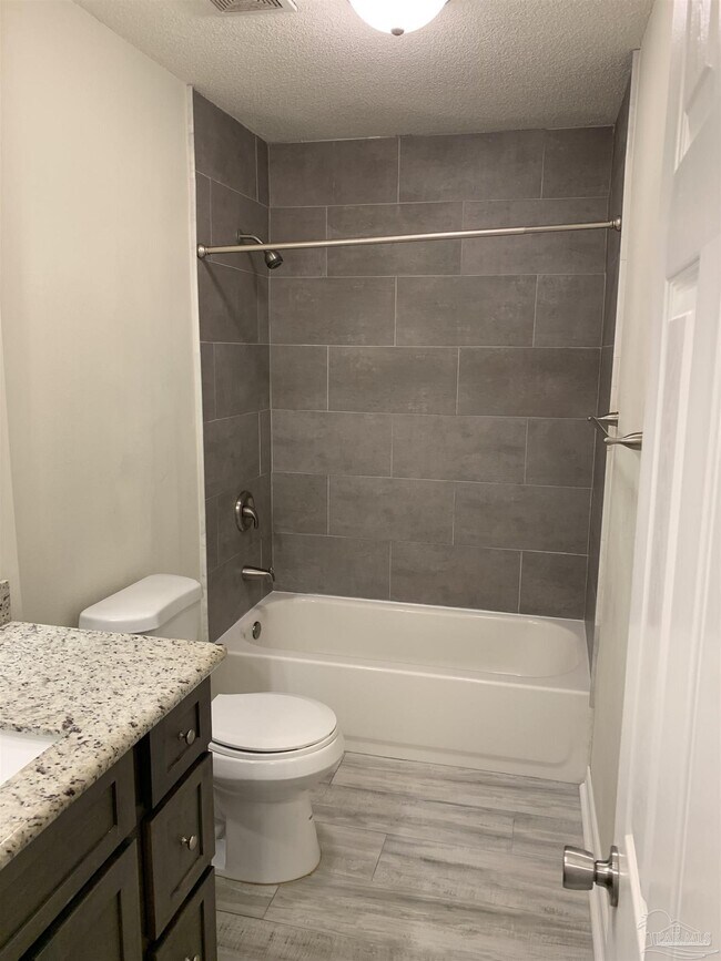 Building Photo - 4003 Lochmoor Dr