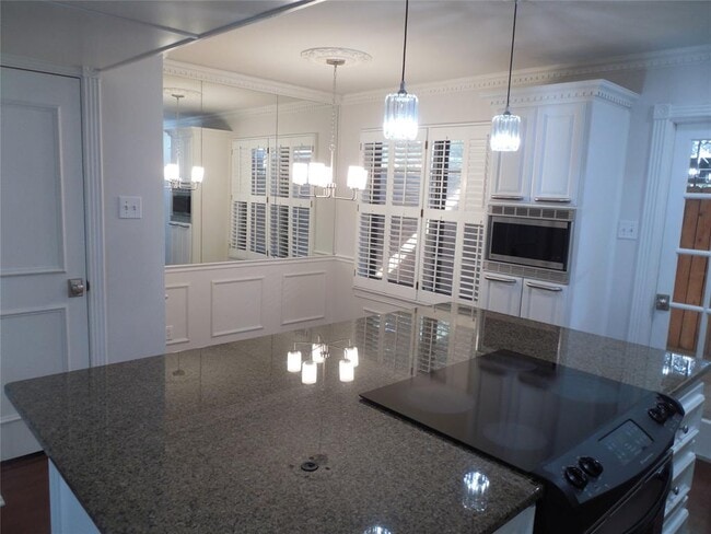 Building Photo - 3501 Greystone Dr