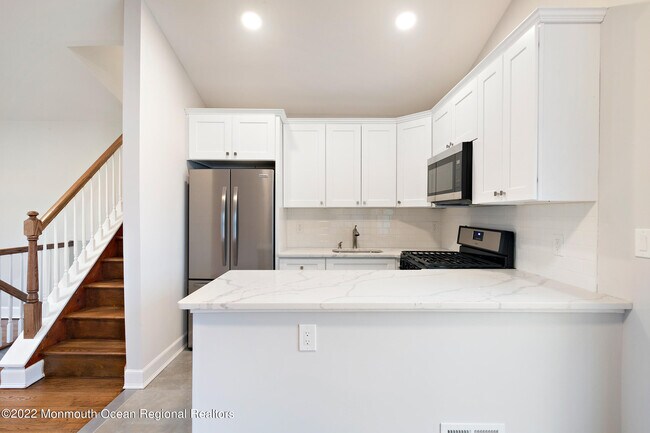 Building Photo - 2 Middlesex Rd