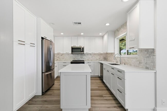 Building Photo - 10353 Milburn Ln