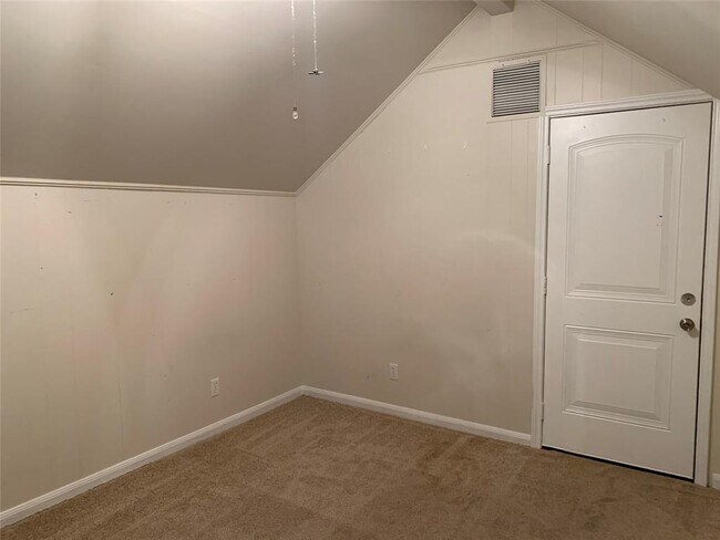 Building Photo - 1817 Saxony Ln