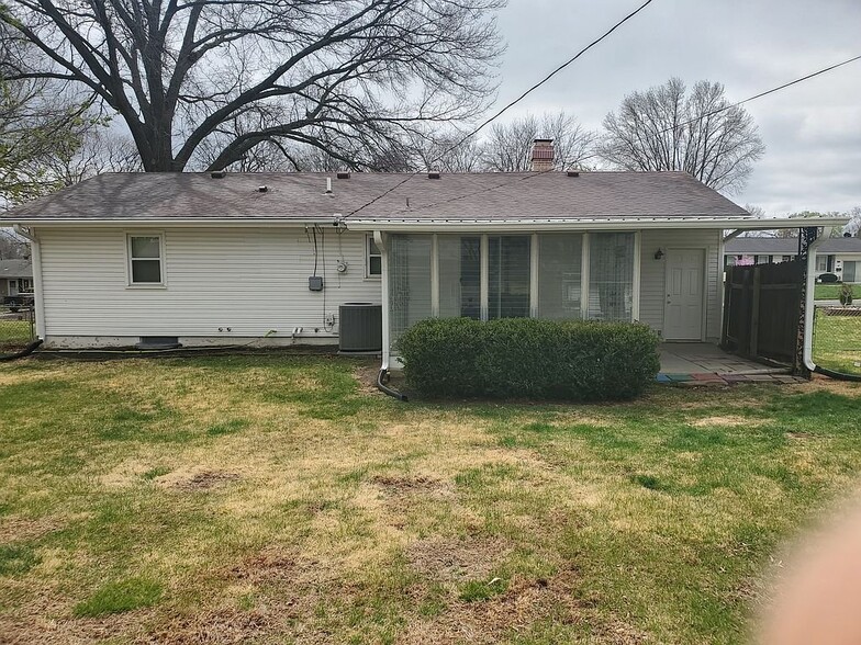 Building Photo - 3200 NE 66th Terrace