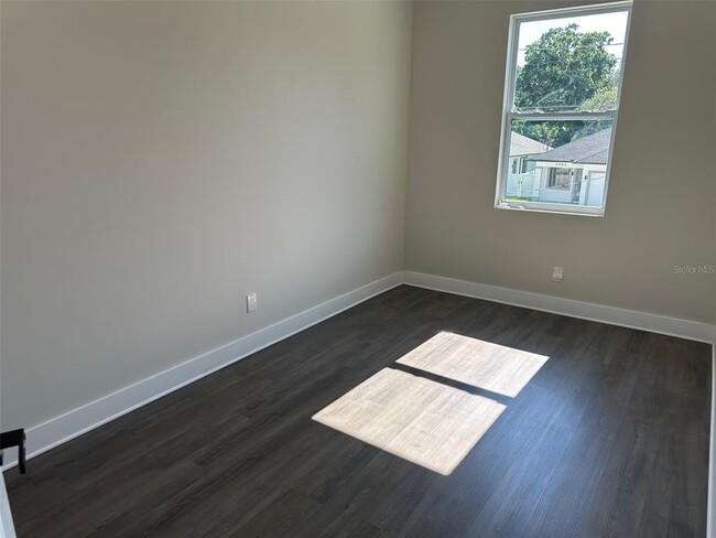Building Photo - 4105 N Thatcher Ave