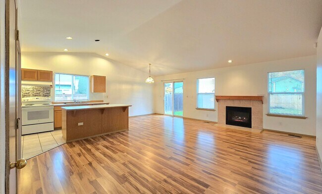 Primary Photo - Lovely 3 Bedroom Marysville Rambler - 1/2 off 1st Months Rent!