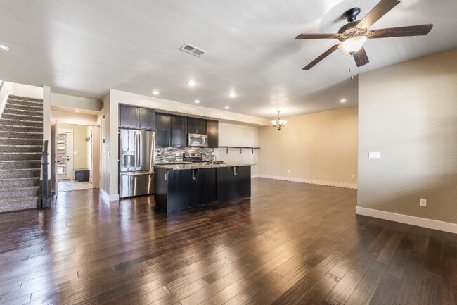 Building Photo - 2115 Blackbird Dr