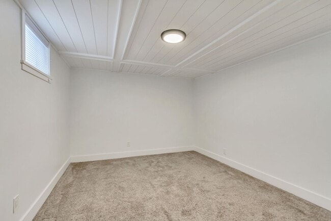 Building Photo - Elegant Yale Crest Bungalow in the Heart o...