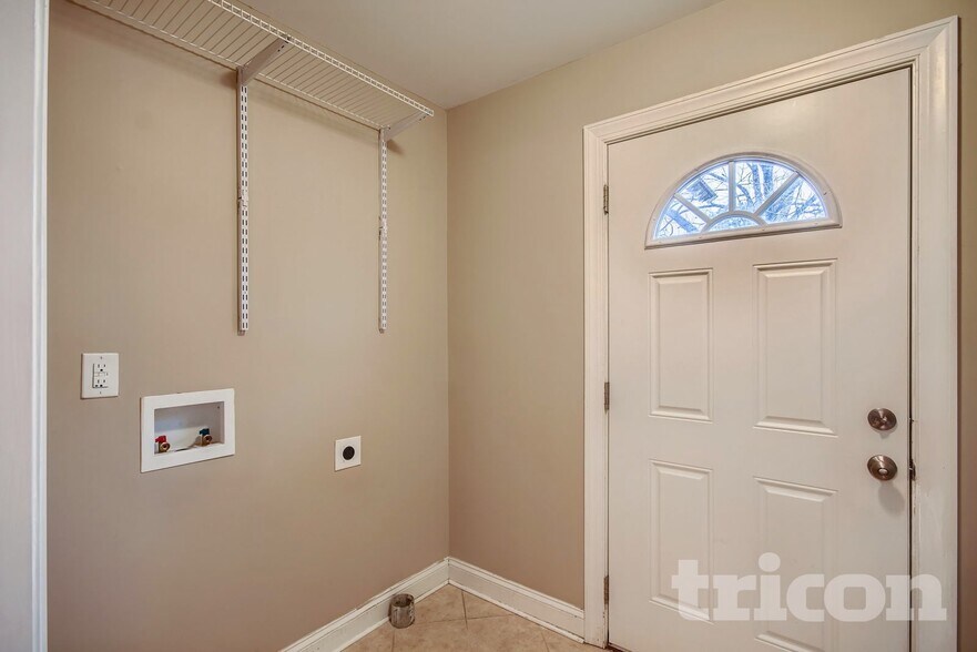 Building Photo - 247 Young Ave SW