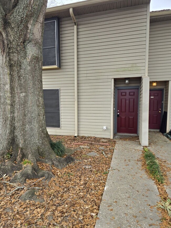 Building Photo - 201 High Meadows Blvd