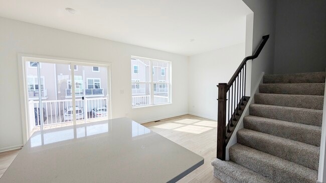 Building Photo - 527 Red Oak Cir