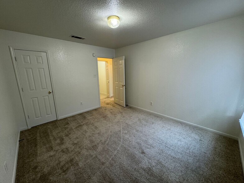 Building Photo - 311 Cedar Ridge Dr