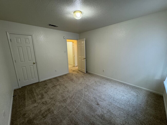 Building Photo - 311 Cedar Ridge Dr