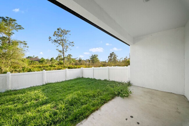 Building Photo - 26483-26483 Sandhill Blvd