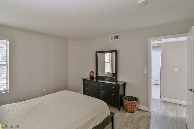 Building Photo - 5055 W Hacienda Ave
